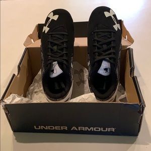 Under Armour • boys baseball shoes size 3 NEW